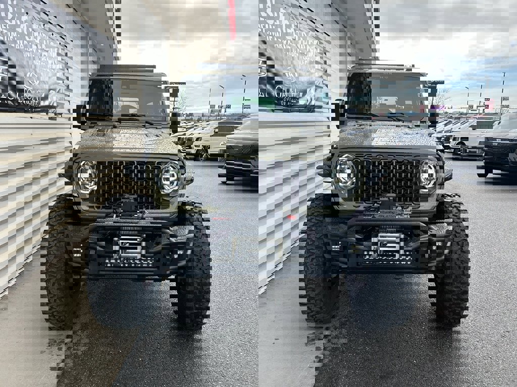 Used 2025 Jeep Wrangler Unlimited Rubicon image 3