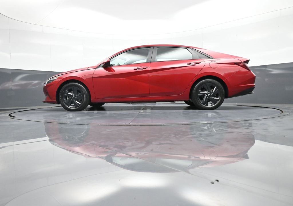 Certified 2021 Hyundai Elantra SEL image 32