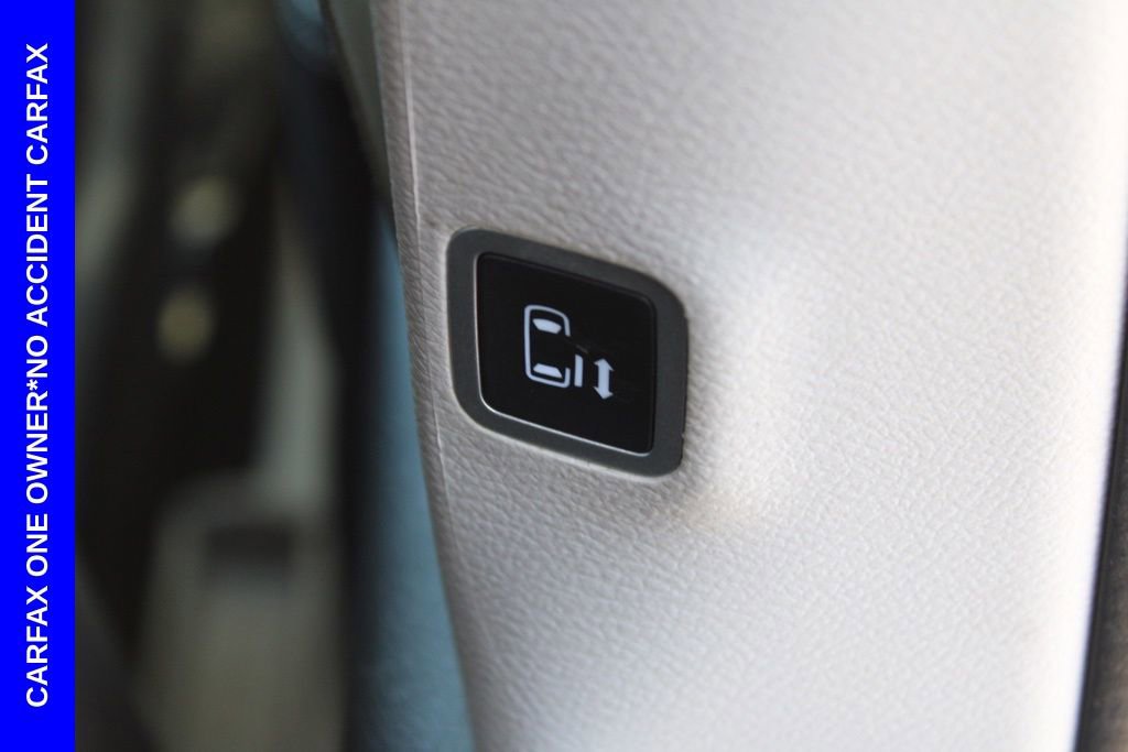 Used 2023 Chrysler Voyager LX image 24