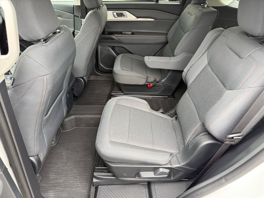 Used 2025 Ford Explorer Active AWD/4WD image 6