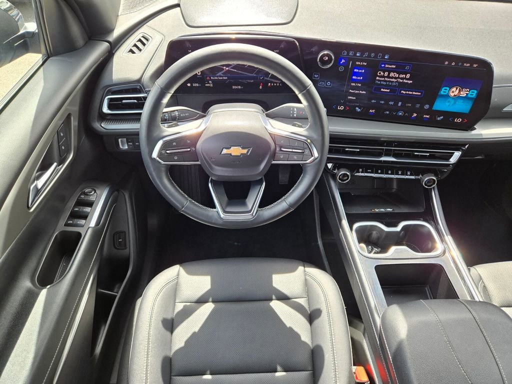 Used 2025 Chevrolet Traverse LT AWD/4WD image 16