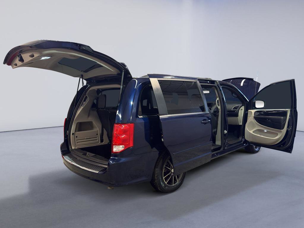 Used 2017 Dodge Grand Caravan SXT FWD image 12
