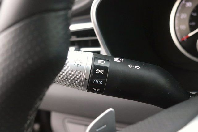 Used 2025 Genesis G70 2.5T image 24