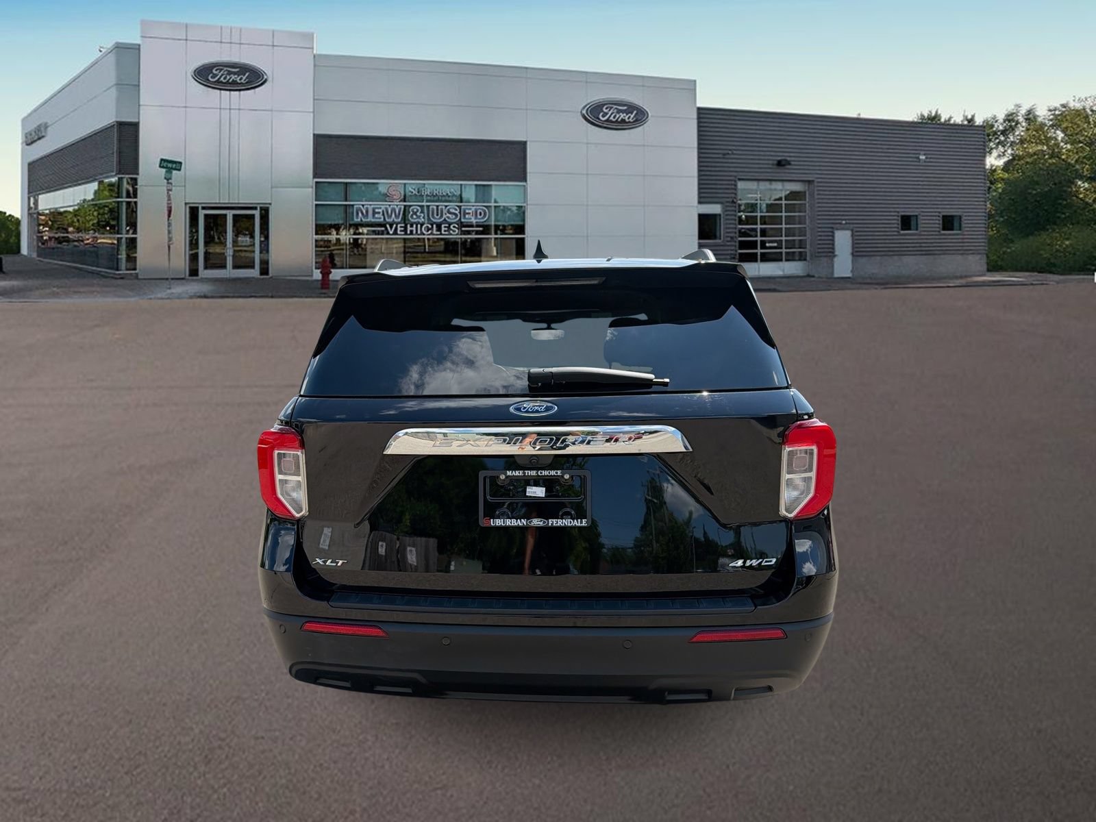 Used 2023 Ford Explorer XLT AWD/4WD image 8