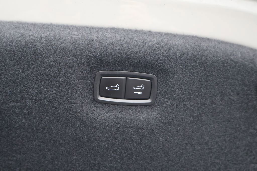 Used 2022 Porsche Taycan image 50