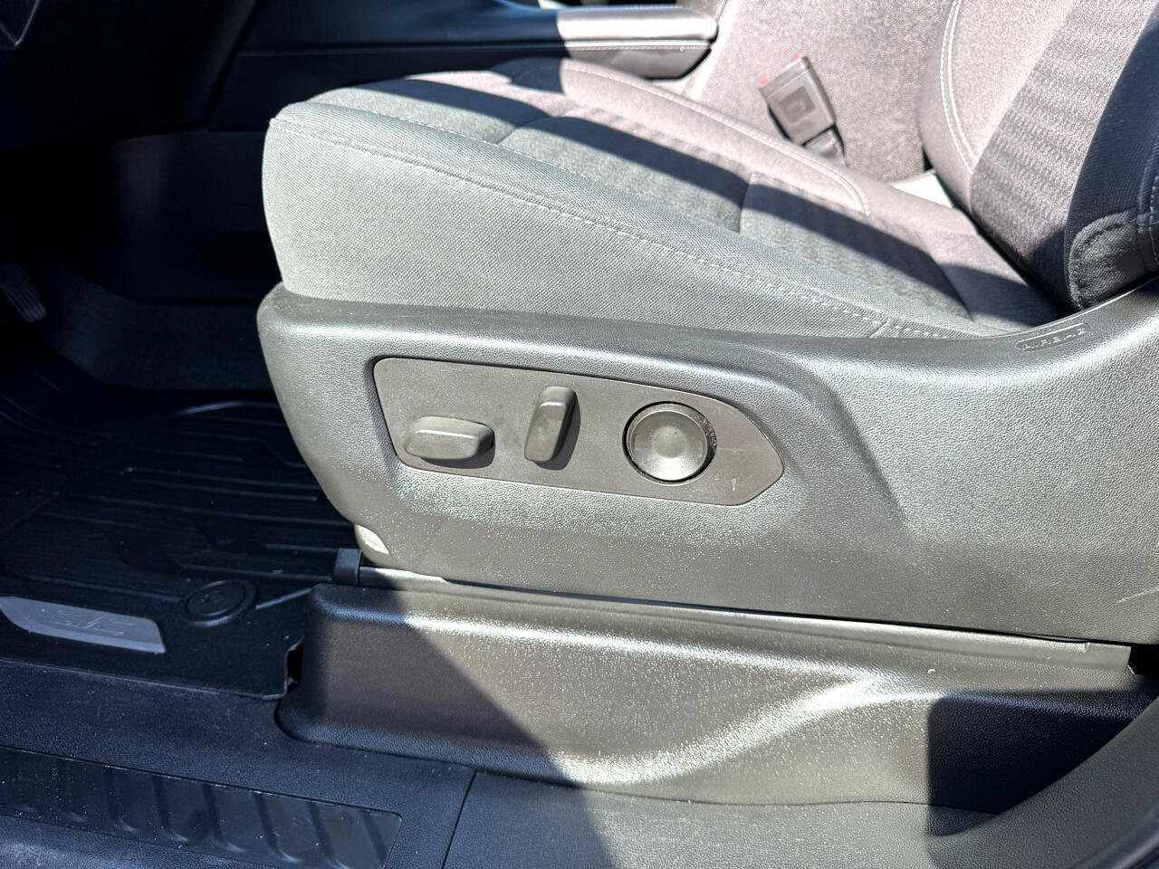 Used 2022 GMC Yukon SLE image 15