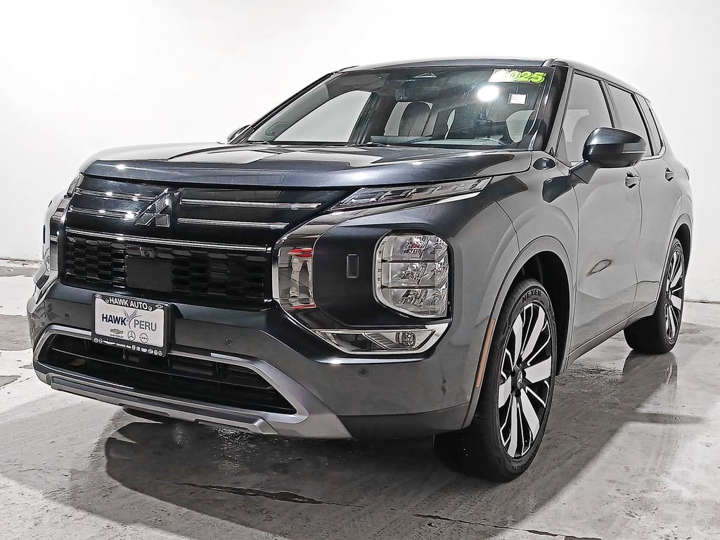 Used 2025 Mitsubishi Outlander SE AWD/4WD image 3