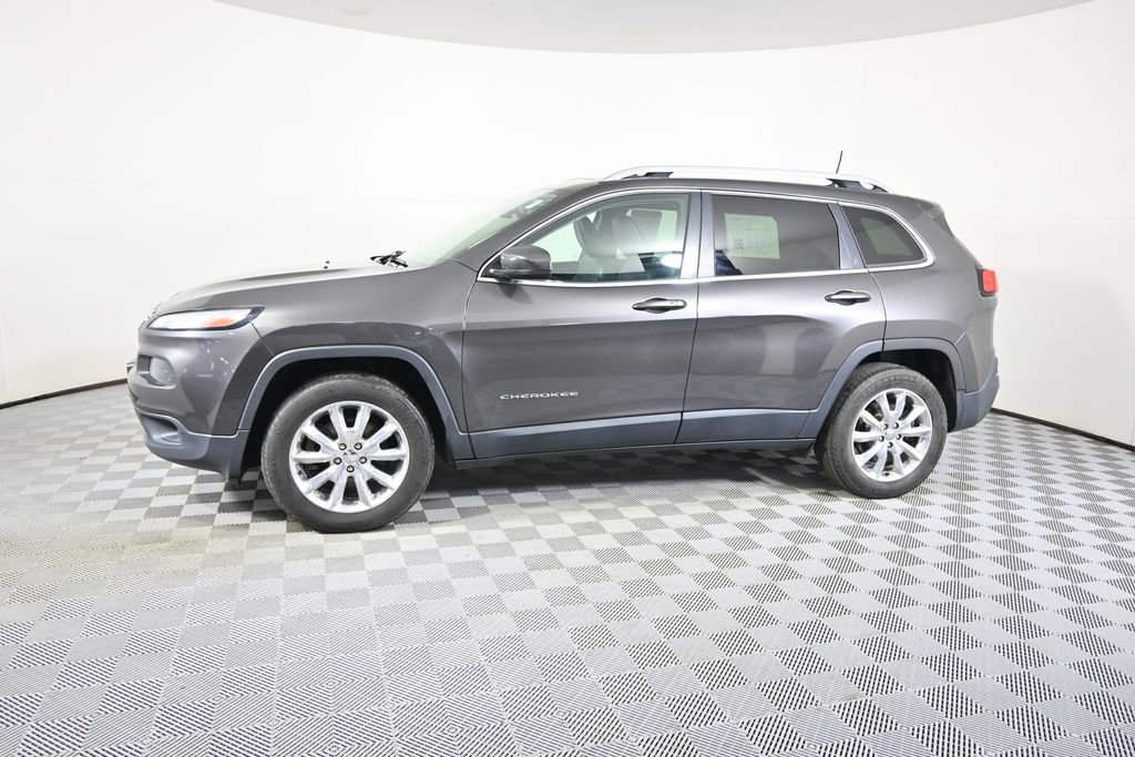 Used 2017 Jeep Cherokee Limited w/ Luxury Group AWD/4WD image 2