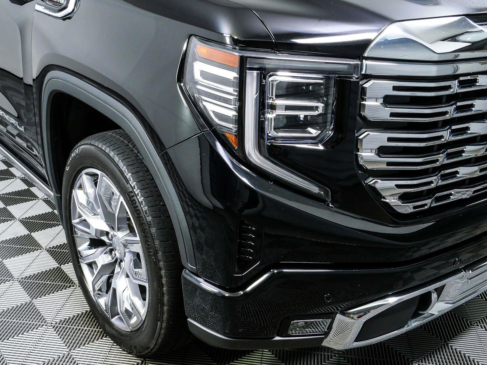 Used 2024 GMC Sierra 1500 Denali AWD/4WD image 36