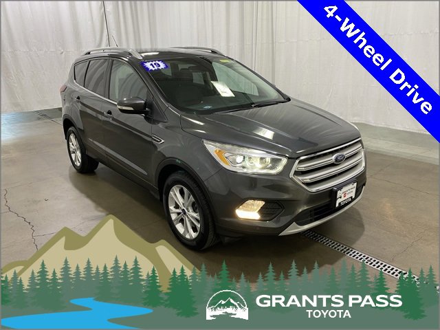 Used 2019 Ford Escape Titanium w/ U9j03 - Titanium Tow Package