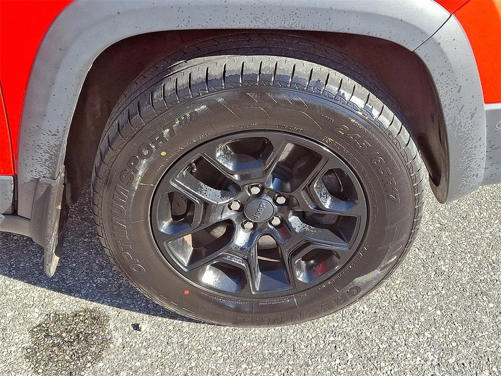 Used 2019 Jeep Cherokee Trailhawk image 8