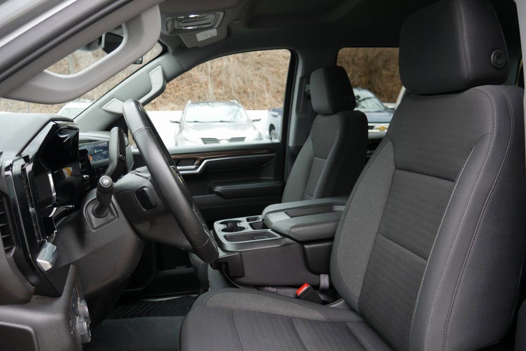 Used 2025 Chevrolet Silverado 1500 LT image 9