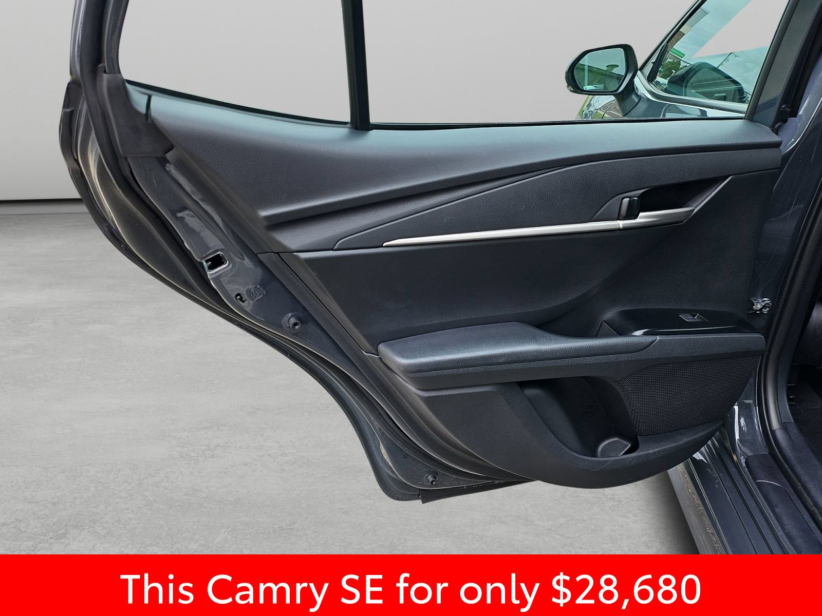 Used 2025 Toyota Camry SE FWD image 35