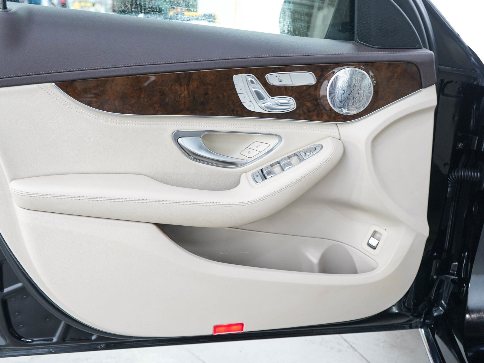 Used 2015 Mercedes-Benz C 300 4MATIC Sedan image 17