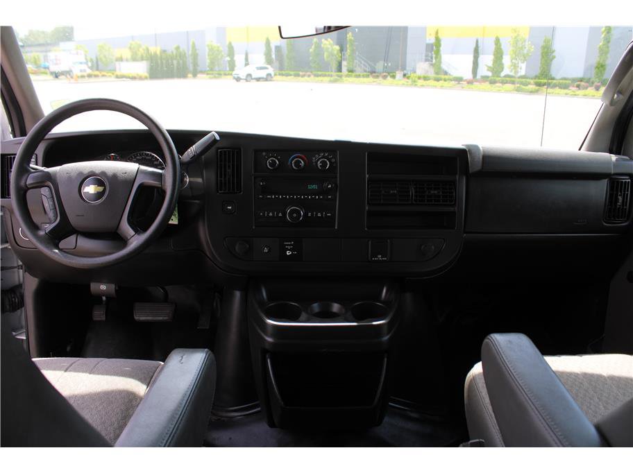 Used 2015 Chevrolet Express 3500 RWD image 9