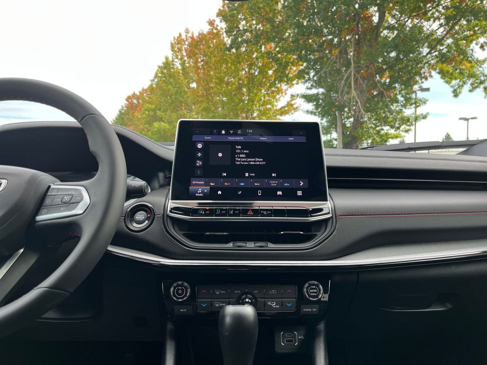 Used 2025 Jeep Compass Trailhawk w/ Trailer Tow Group image 22