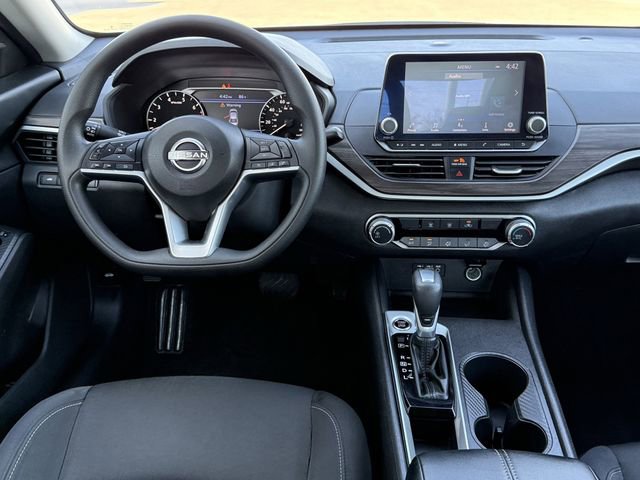 Used 2025 Nissan Altima 2.5 SV image 9