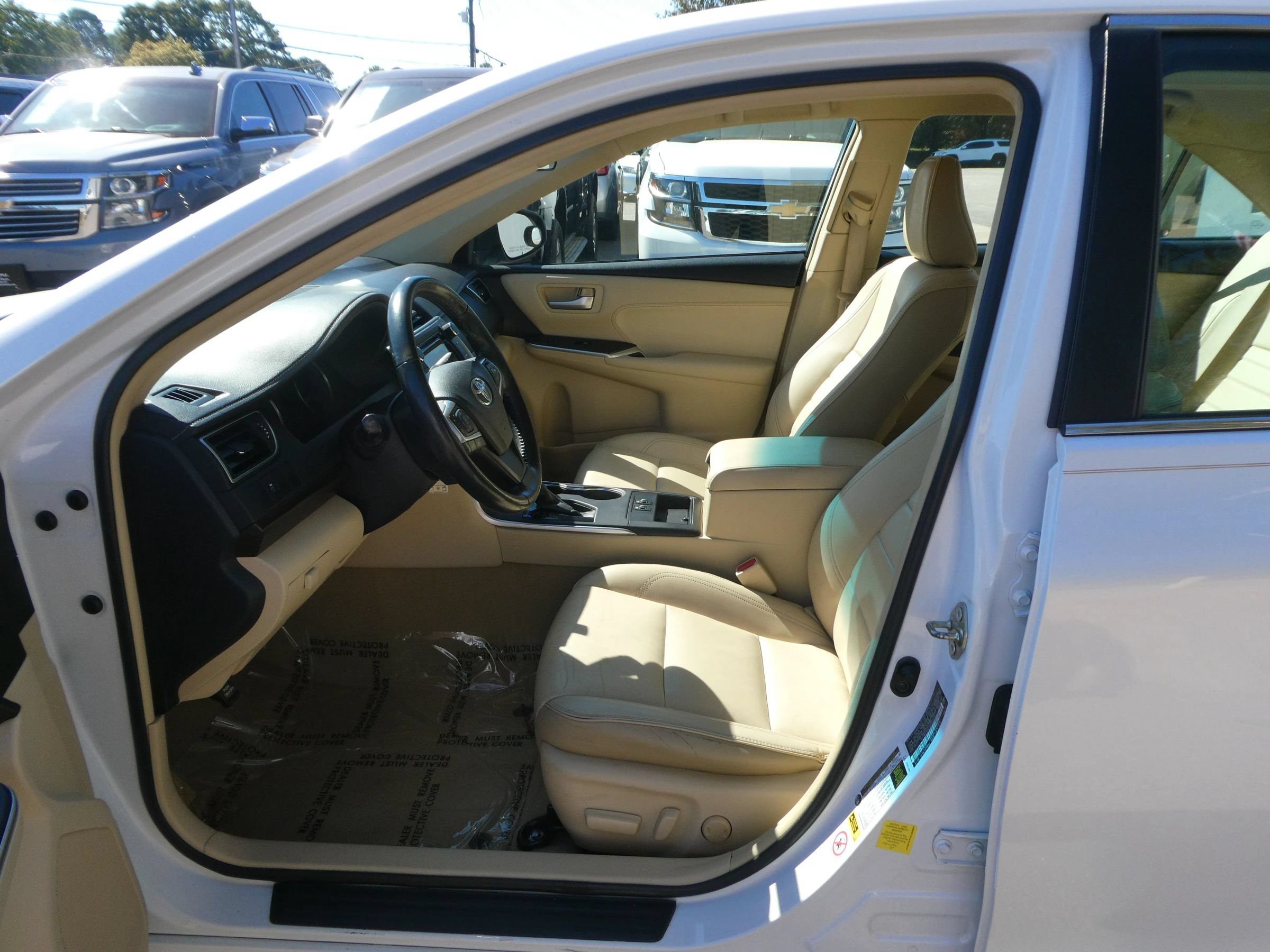 Used 2016 Toyota Camry XLE FWD image 12