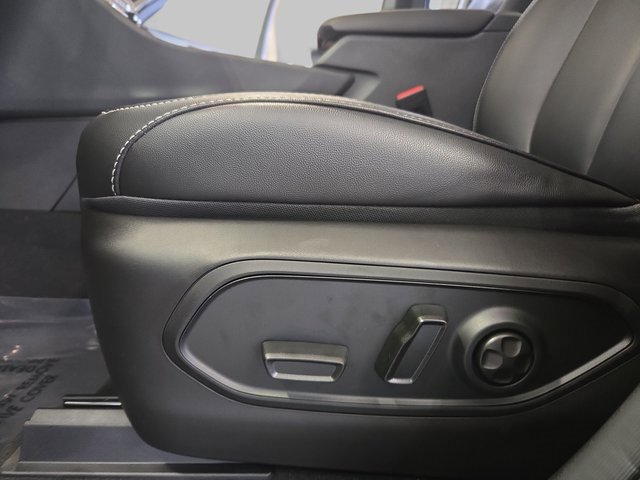 New 2025 Jeep Grand Cherokee Limited w/ Trailer Tow Package image 31