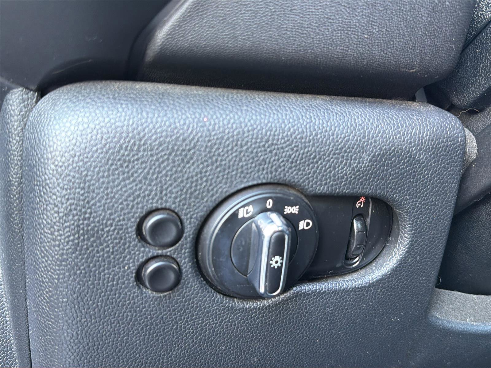 Used 2018 MINI Cooper 2-Door Hardtop image 30