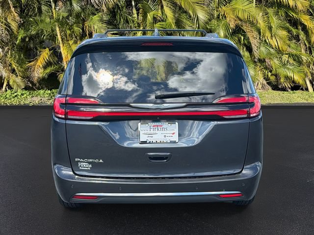 Used 2021 Chrysler Pacifica Touring-L FWD image 6