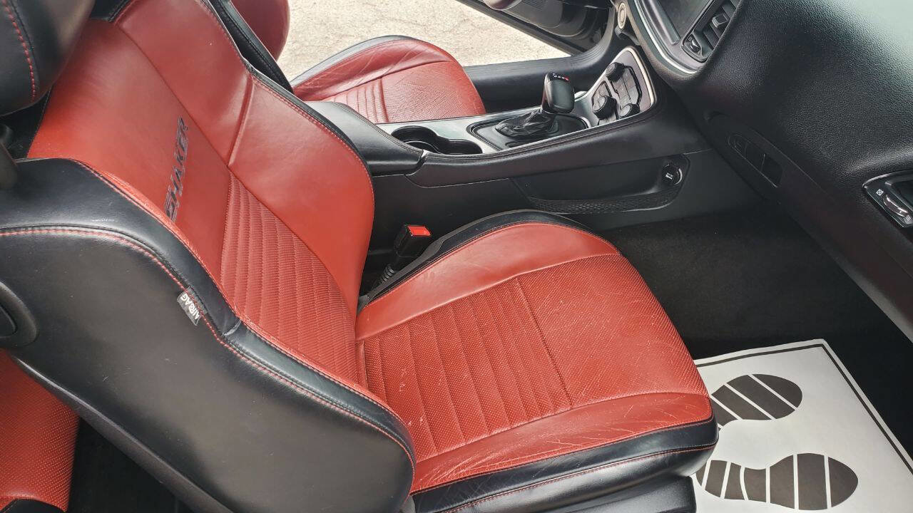 Used 2015 Dodge Challenger R/T Plus image 19