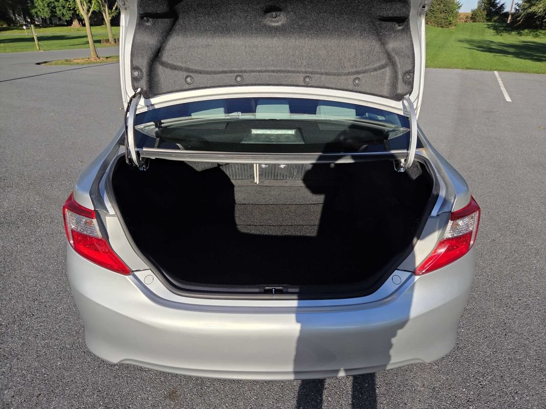 Used 2014 Toyota Camry LE FWD image 12