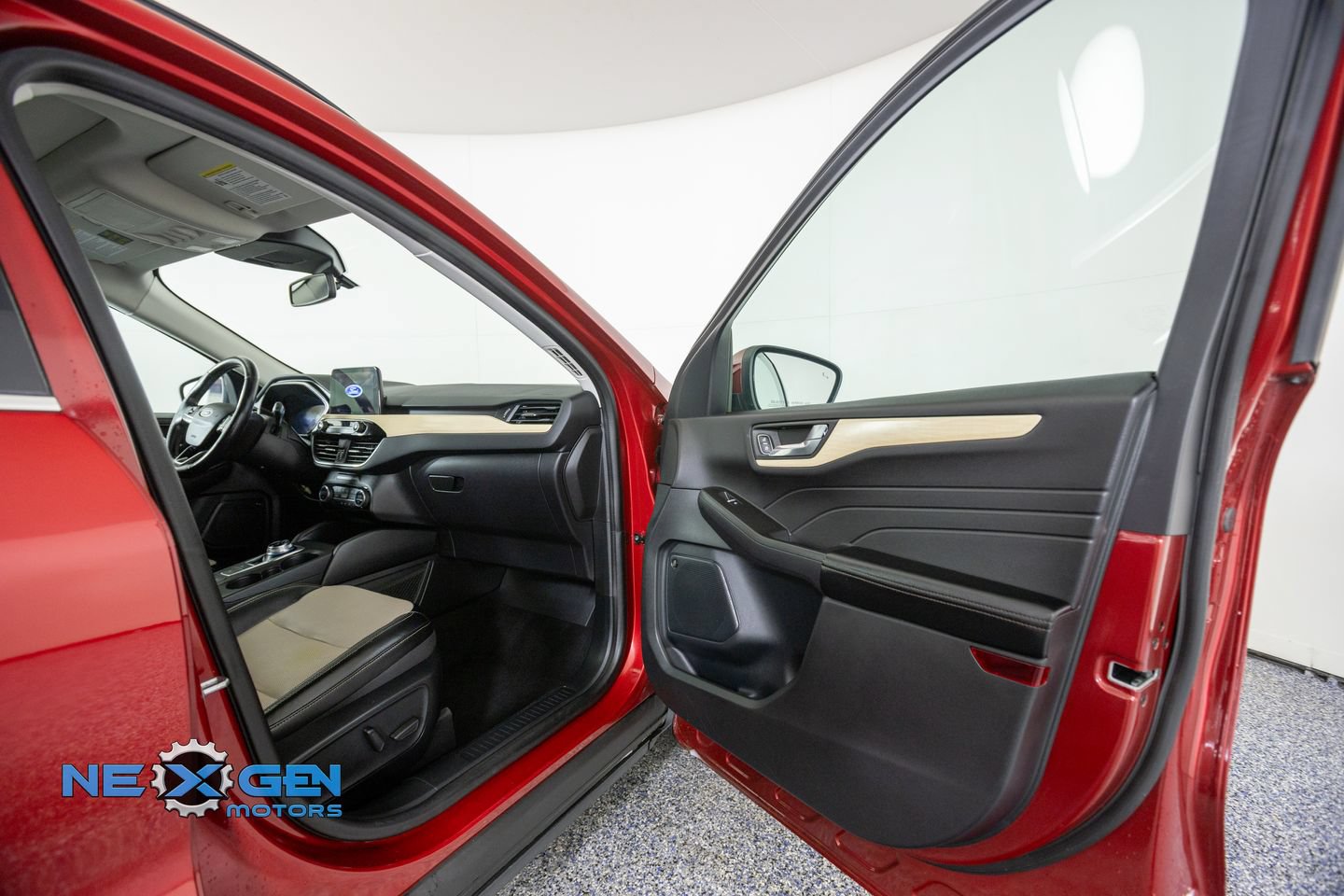 Used 2021 Ford Escape Titanium w/ Titanium Elite Package AWD/4WD image 45