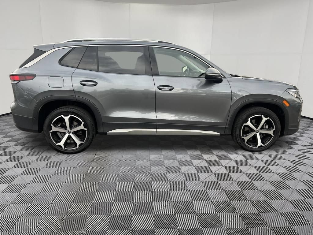Used 2026 Volkswagen Tiguan SE AWD/4WD image 8