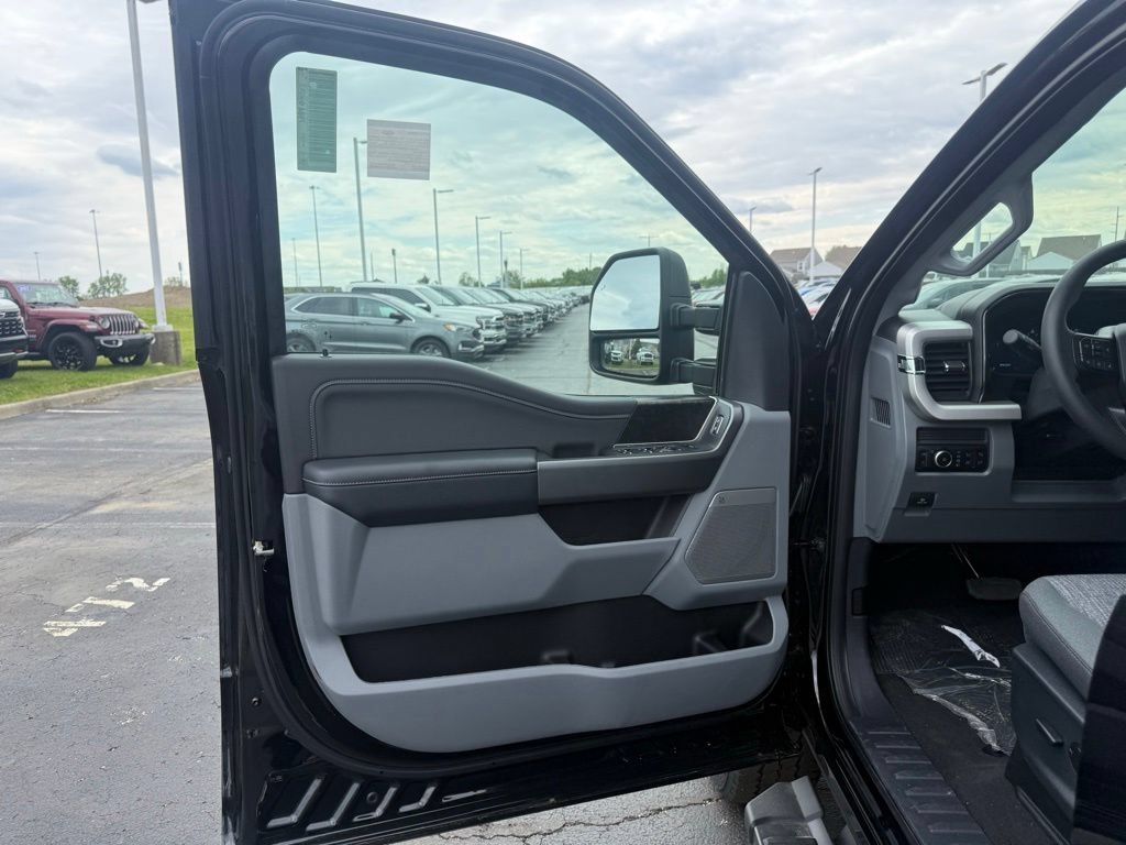 New 2026 Ford F250 XLT w/ XLT Premium Package AWD/4WD image 17