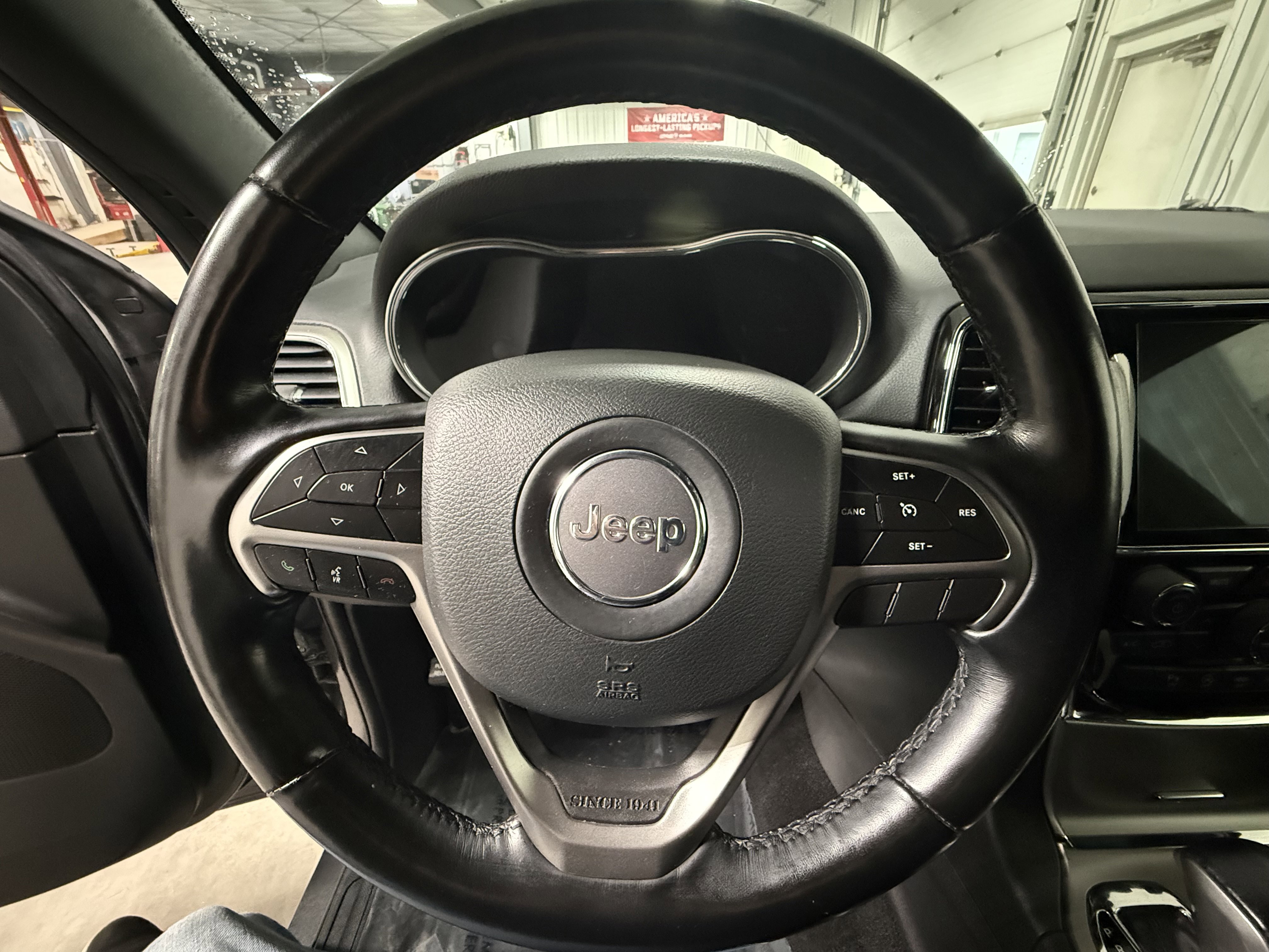 Used 2021 Jeep Grand Cherokee Laredo X RWD image 25