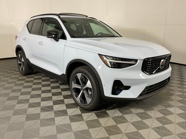New 2026 Volvo XC40 B5 Plus w/ Protection Package Premier image 5