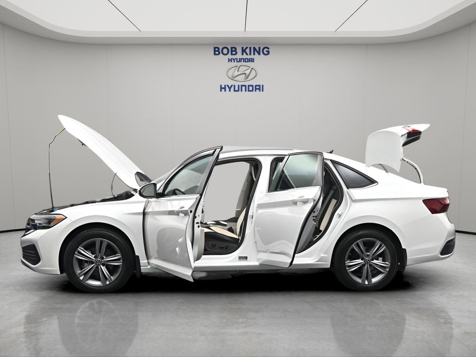 Used 2023 Volkswagen Jetta SE image 28