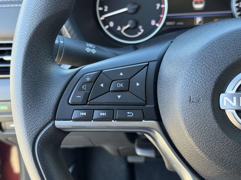 Used 2025 Nissan Sentra SV image 11