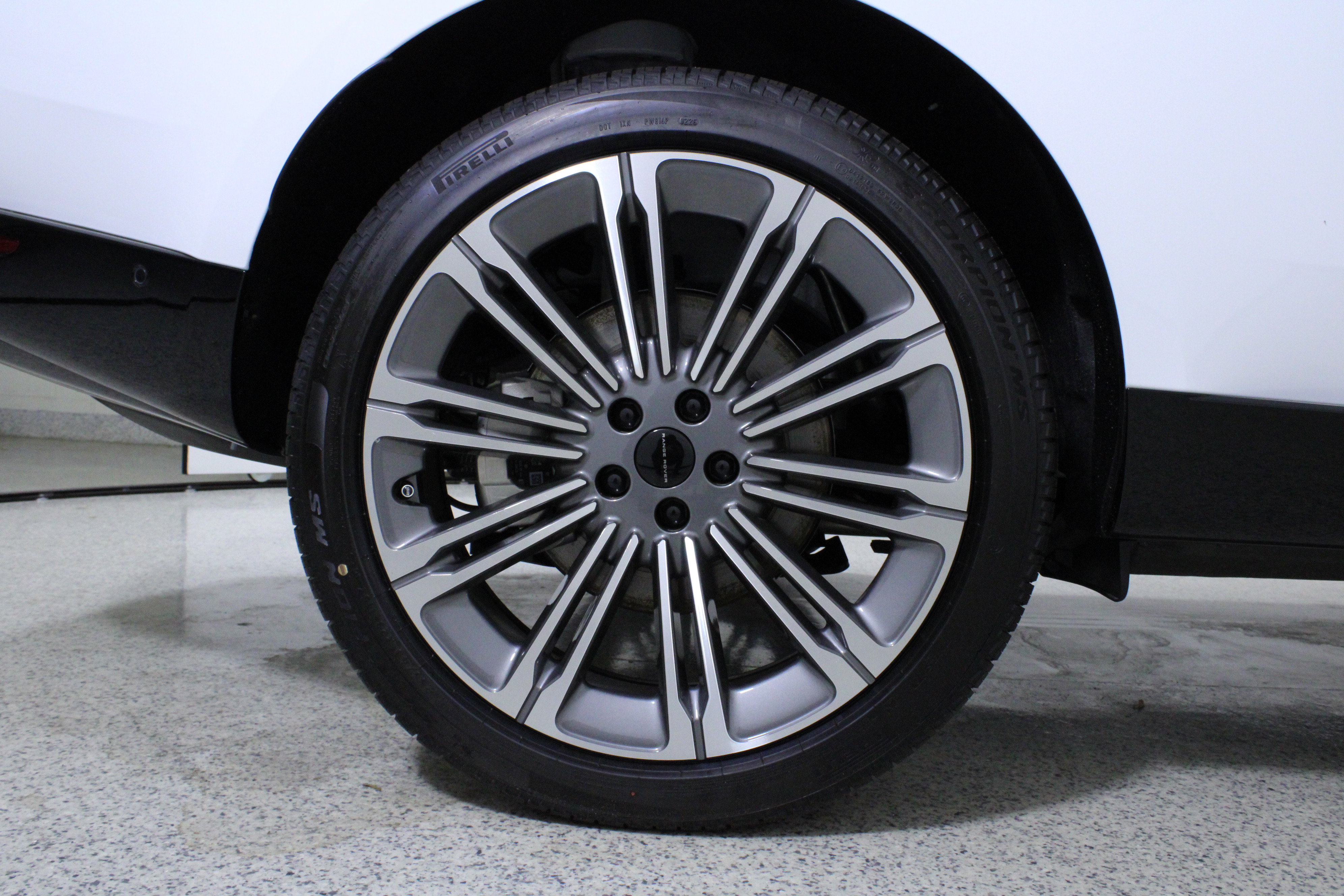 New 2026 Land Rover Range Rover SE image 8