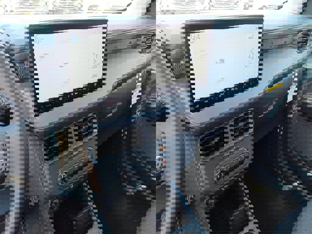 New 2025 Ford Maverick XLT w/ XLT Luxury Package image 11