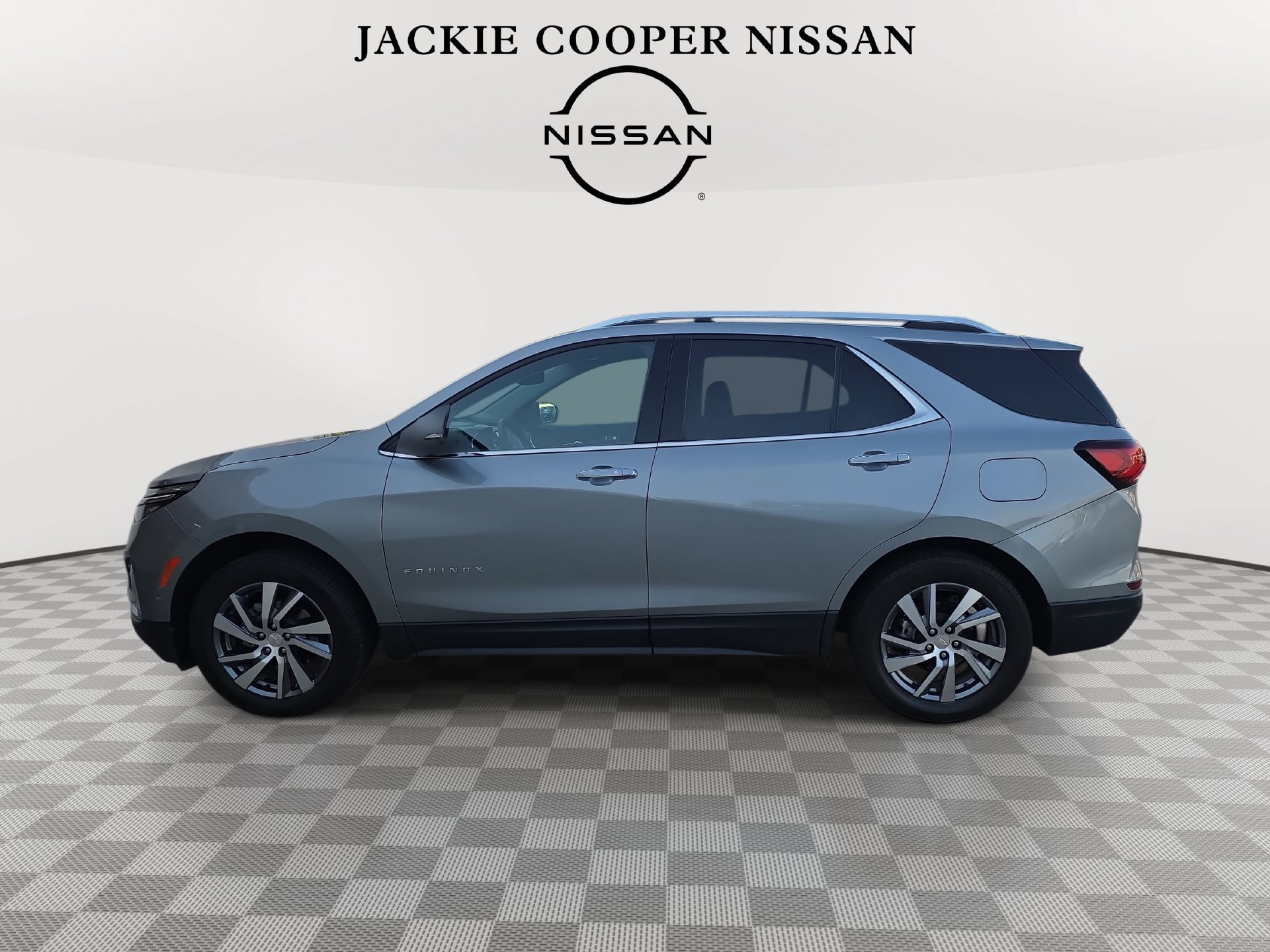 Used 2024 Chevrolet Equinox Premier FWD image 8