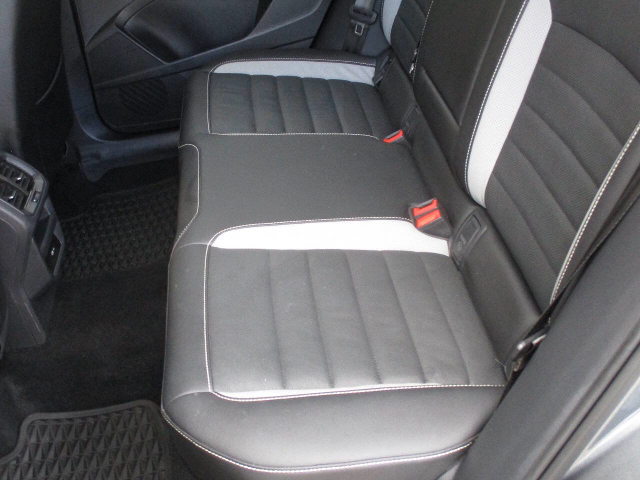 Used 2022 Volkswagen Taos SEL image 44