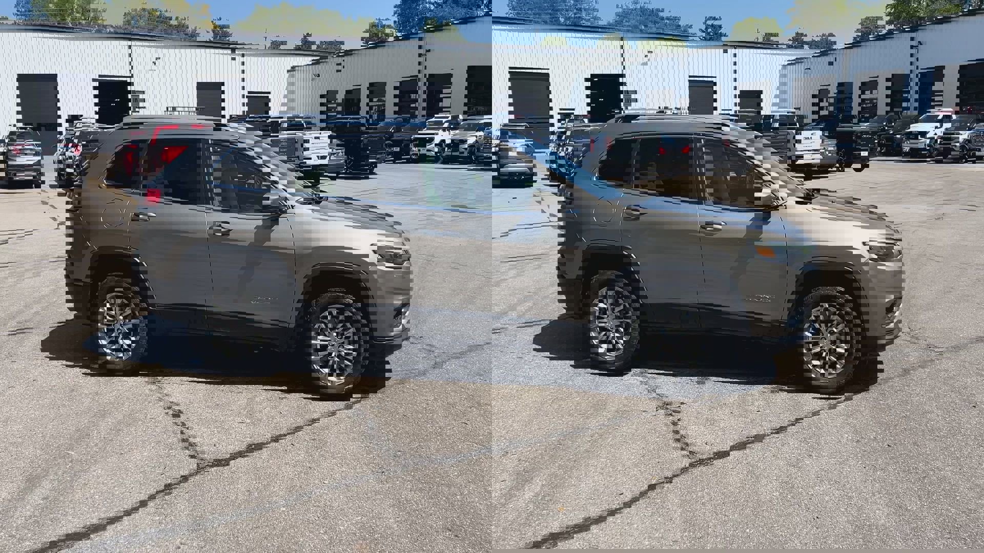 Used 2021 Jeep Cherokee Latitude Plus w/ Sun & Sound Group image 10