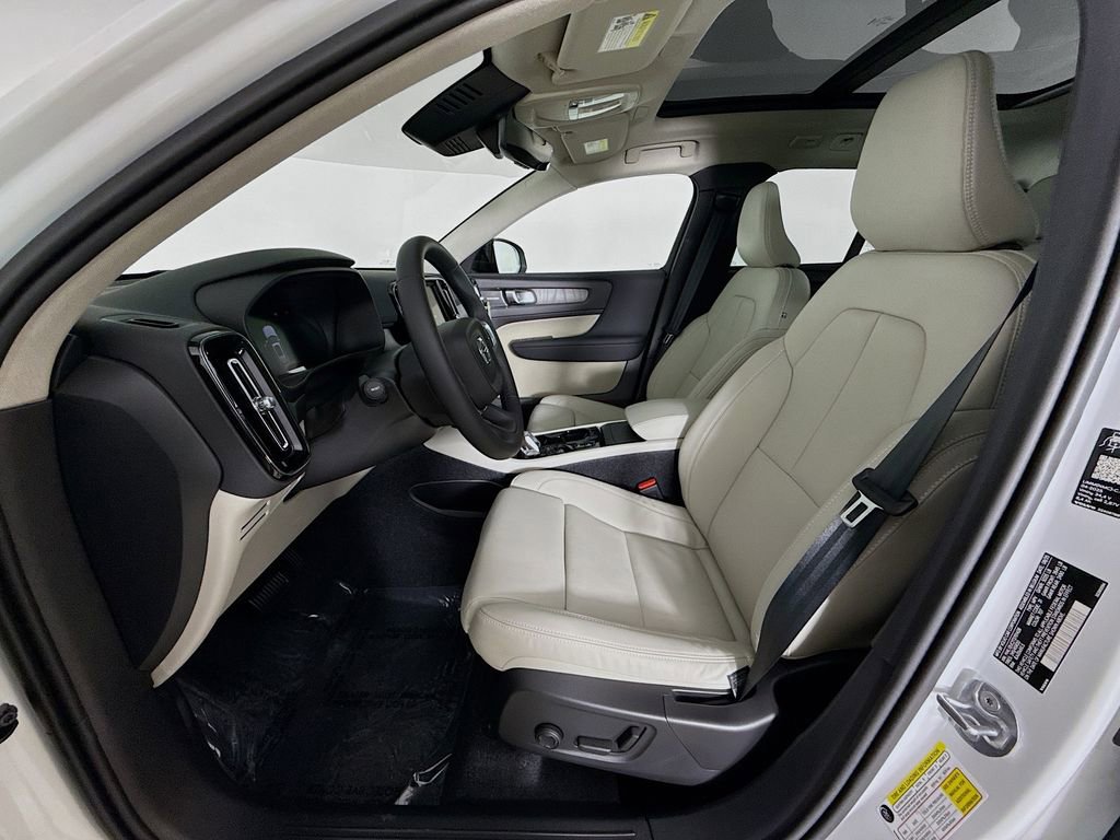 New 2026 Volvo XC40 B5 Plus w/ Climate Package image 22