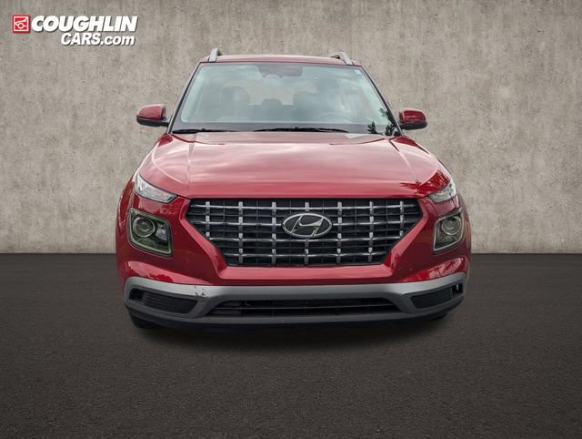 Used 2023 Hyundai Venue SEL w/ Cargo Package FWD image 2