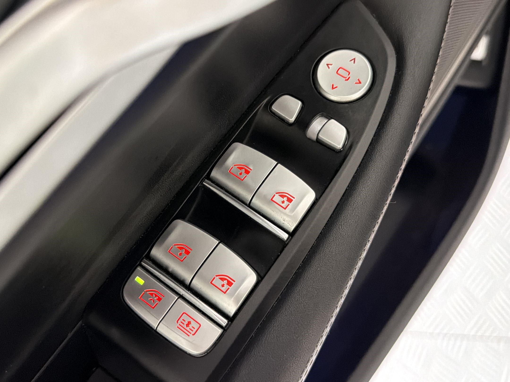 Used 2020 BMW 740i xDrive w/ M Sport Package AWD/4WD image 11