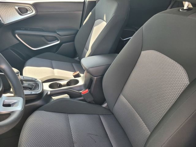 Used 2025 Kia Soul LX w/ LX Technology Package image 11