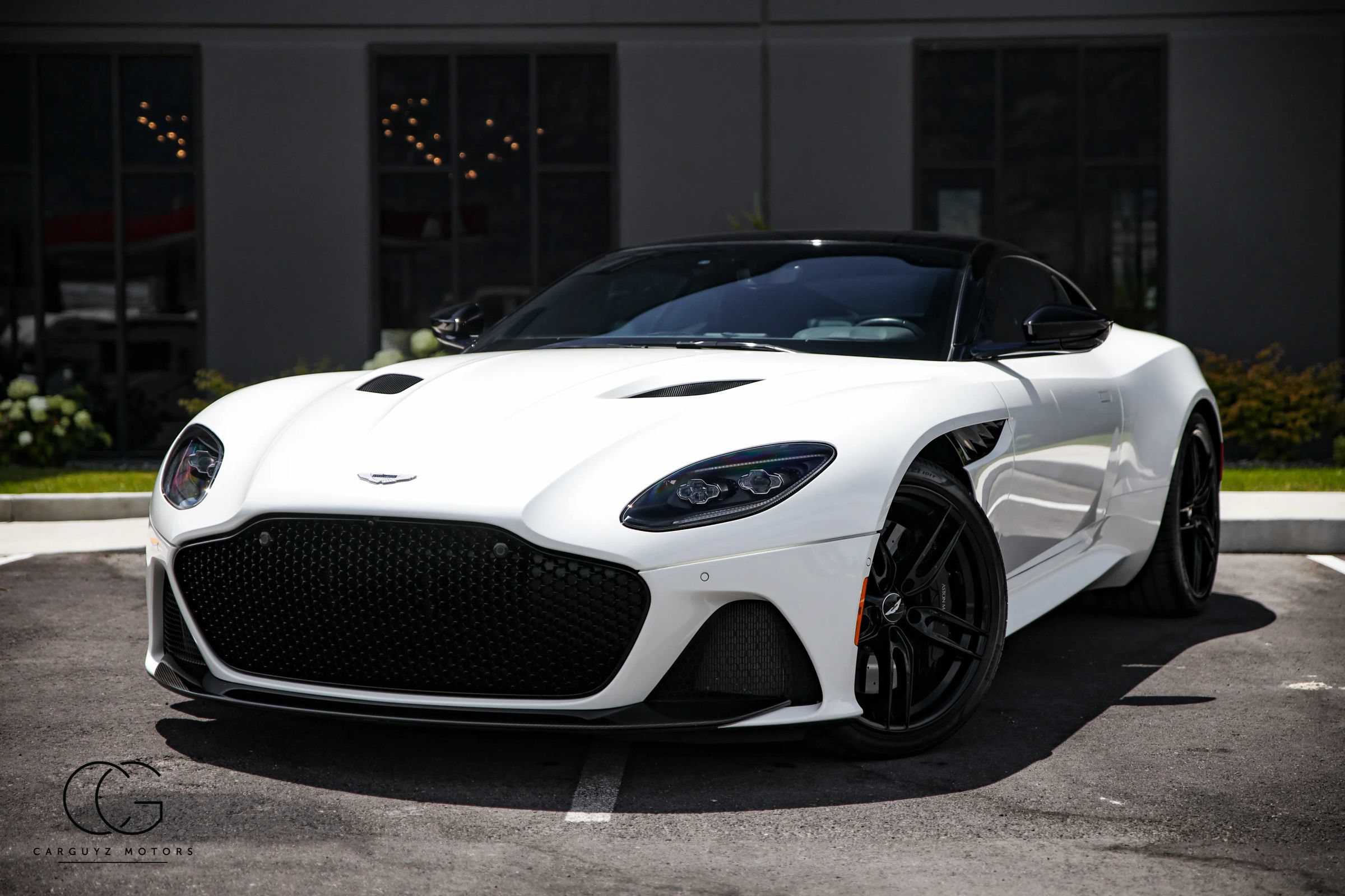 Used 2019 Aston Martin DBS Superleggera RWD image 2