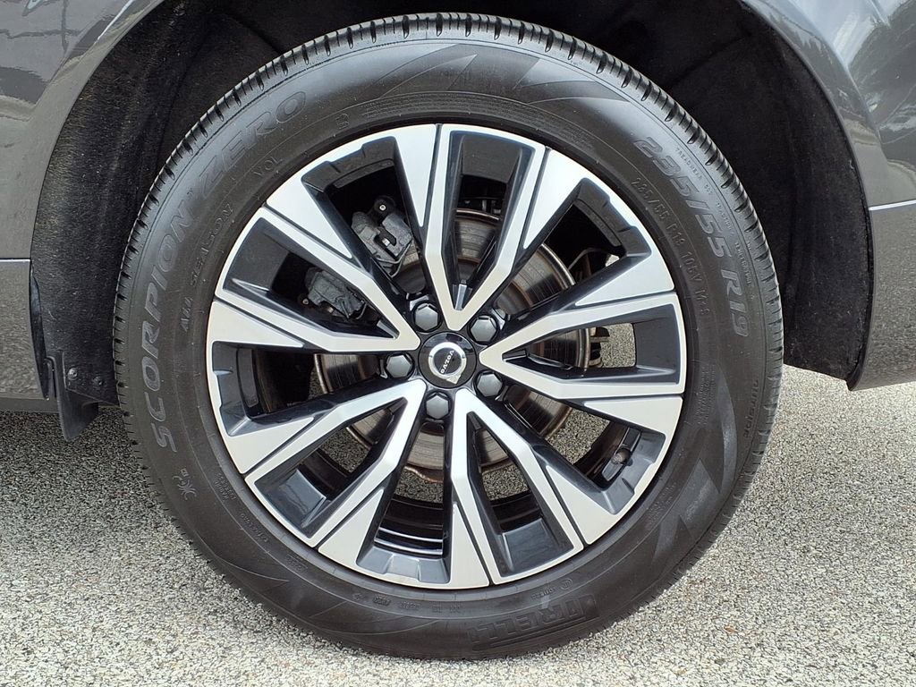 Certified 2024 Volvo XC60 B5 Plus AWD/4WD image 6