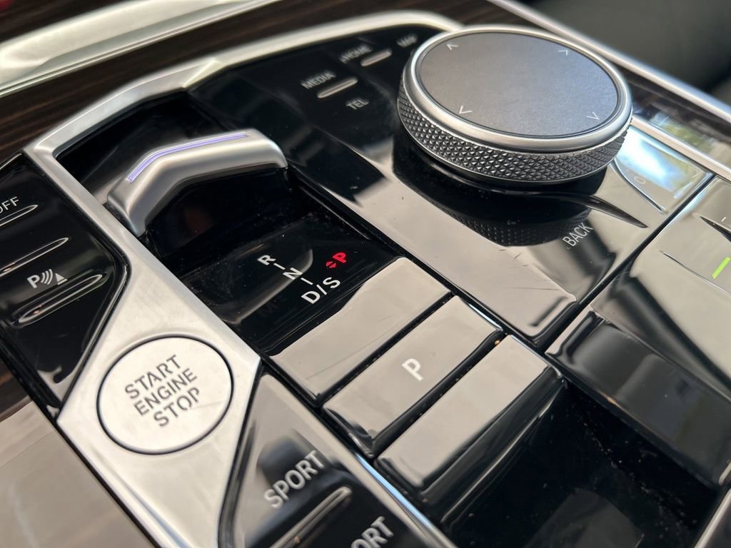 Used 2025 BMW X7 xDrive40i image 8