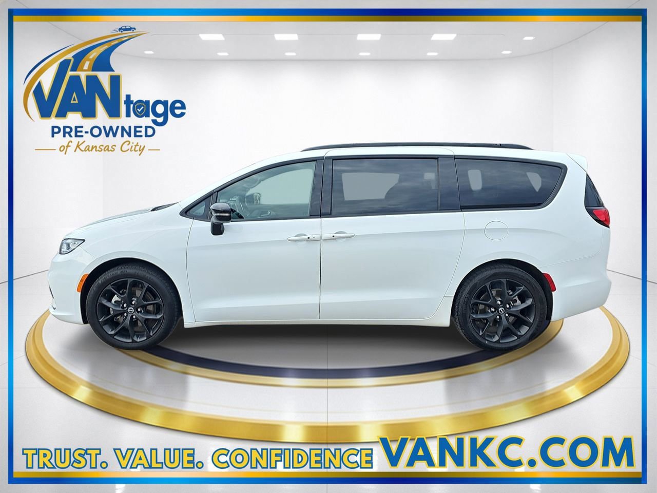 Used 2025 Chrysler Pacifica Limited FWD image 10