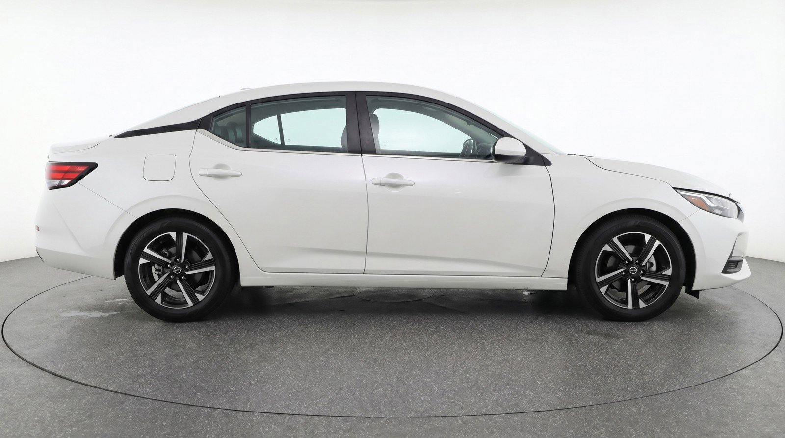 Used 2025 Nissan Sentra SV FWD image 11
