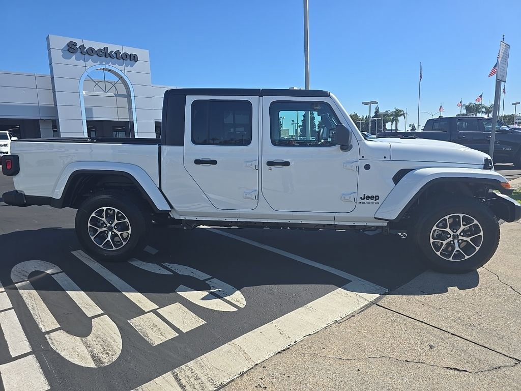 New 2025 Jeep Gladiator Sport AWD/4WD image 3