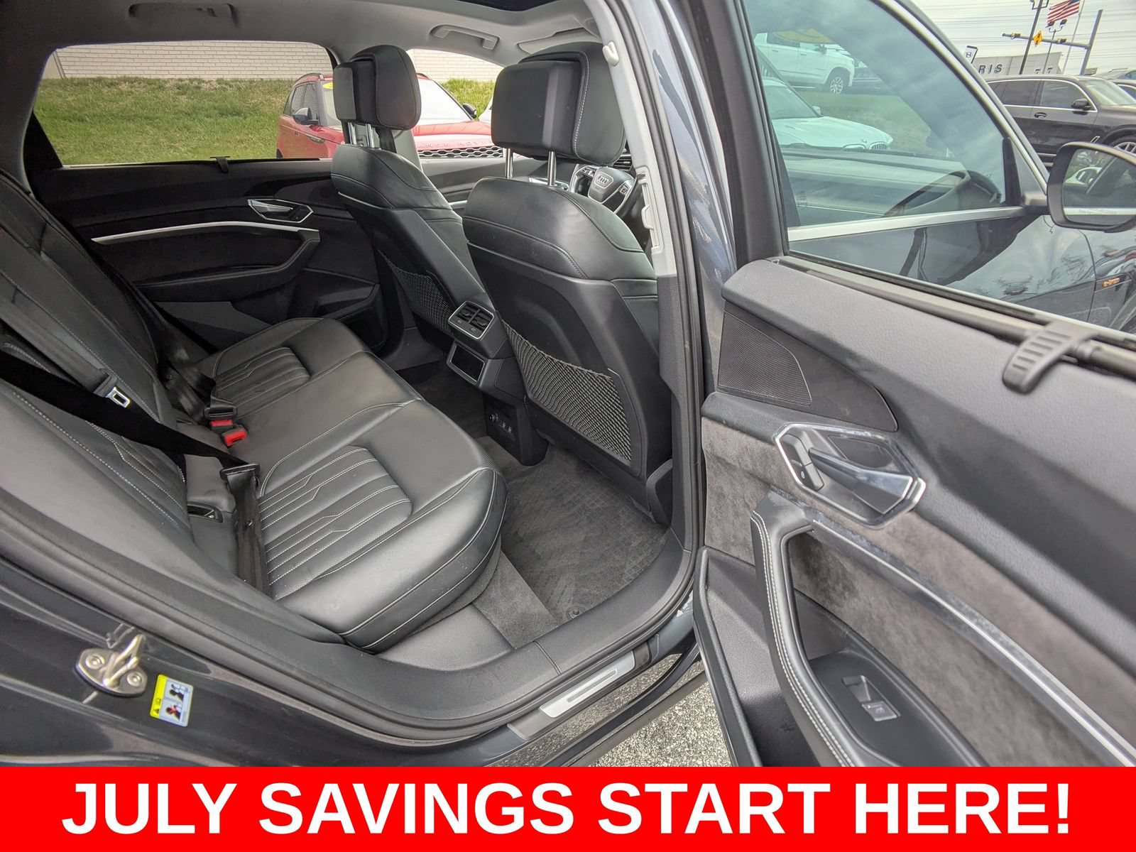 Used 2019 Audi e-tron Prestige w/ Prestige Package AWD/4WD image 17